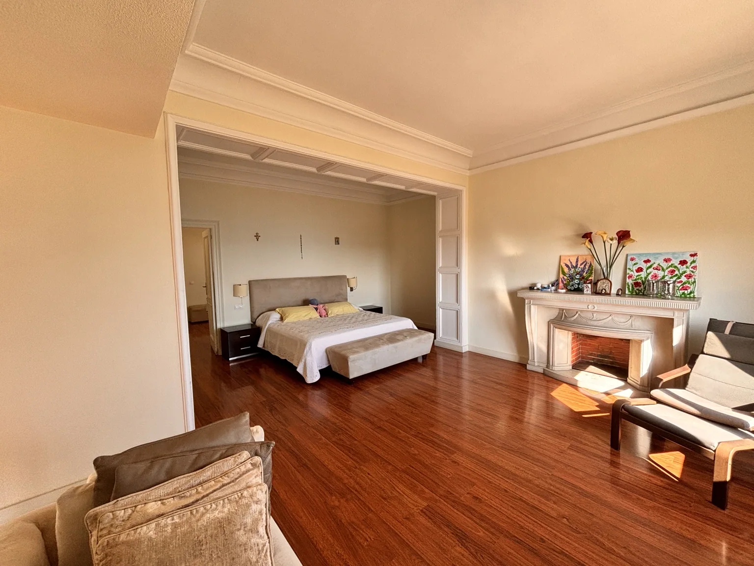 Suite principal con chimenea del ático dúplex en venta en Paseíto Ramiro, Alicante